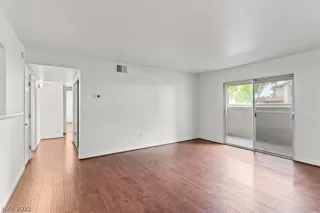 Photo #5: 2388691 Listing 