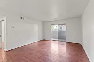 Photo #6: 2388691 Listing 