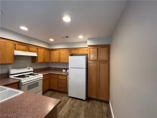 Photo #2: 2388692 Listing 