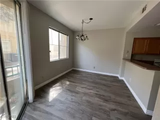 Photo #3: 2388692 Listing 