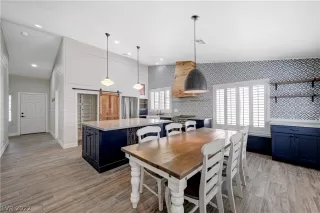 Photo #5: 2388714 Listing 