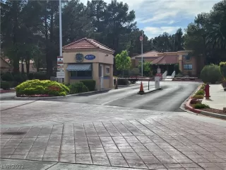 Photo #2: 2388720 Listing