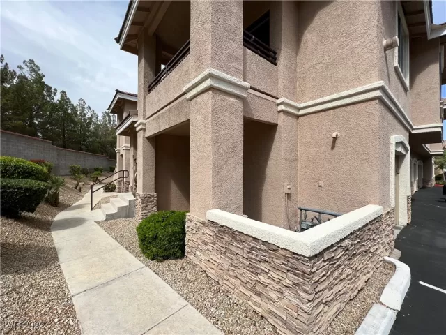 MLS: 2388731 Condo For Sale