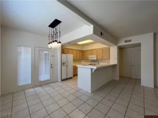 Photo #5: 2388731 Listing 