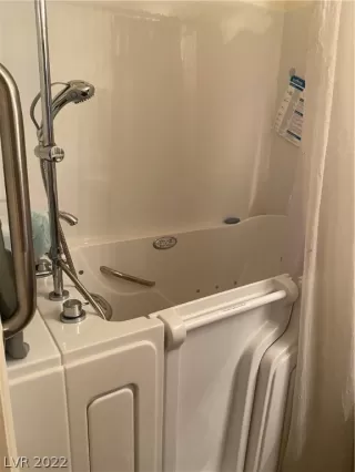 Photo #4: 2388780 Listing 