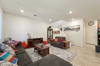 Photo #4: 2388792 Listing