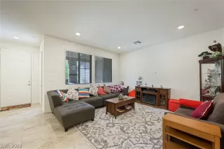 Photo #5: 2388792 Listing