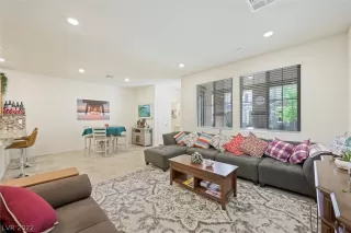 Photo #6: 2388792 Listing