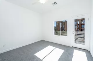 Photo #5: 2388794 Listing