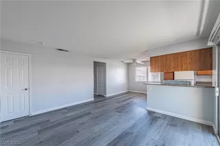 Photo #3: 2388811 Listing