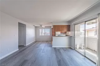 Photo #4: 2388811 Listing