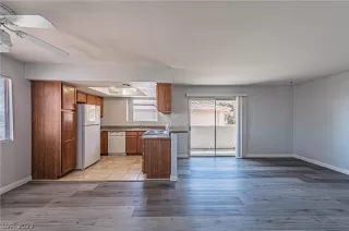 Photo #5: 2388811 Listing