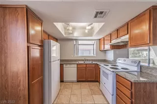 Photo #6: 2388811 Listing