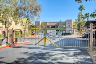 Photo #2: 2388845 Listing