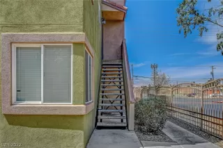 Photo #3: 2388845 Listing