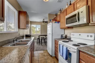 Photo #5: 2388845 Listing