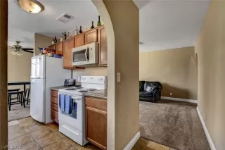 Photo #6: 2388845 Listing