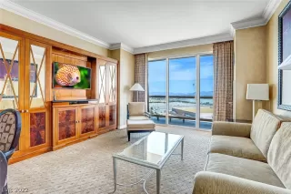 Photo #3: 2388848 Listing