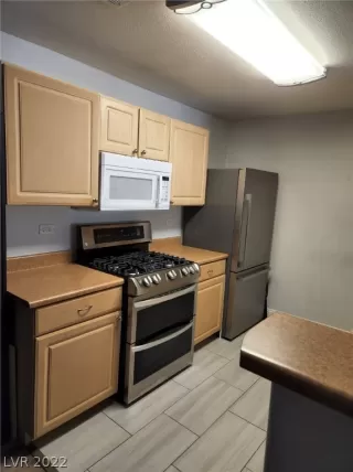 Photo #2: 2388866 Listing