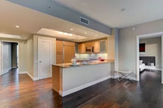 Photo #5: 2388894 Listing