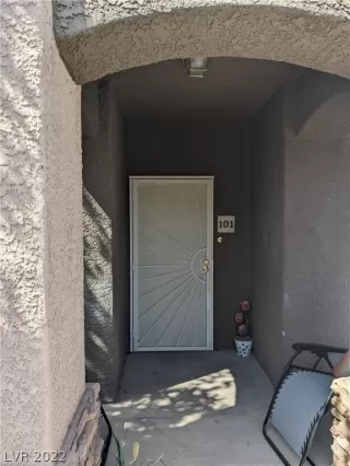 Photo #3: 2388927 Listing