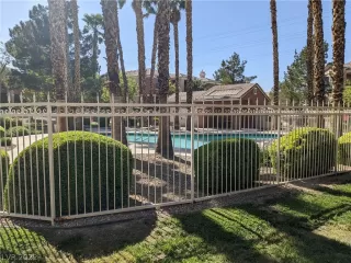 Photo #4: 2388927 Listing