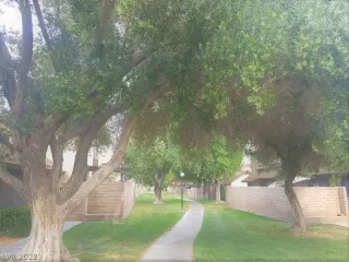 Photo #4: 2388928 Listing