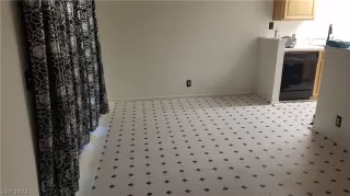 Photo #5: 2388928 Listing