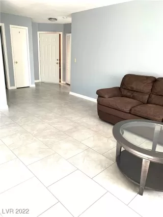 Photo #3: 2388943 Listing 