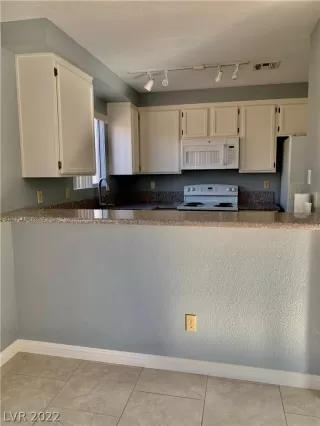 Photo #6: 2388943 Listing 