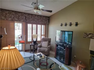 Photo #5: 2388977 Listing 