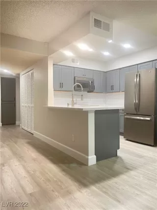 Photo #3: 2388980 Listing 