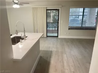 Photo #5: 2388980 Listing 