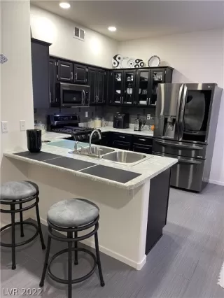 Photo #1: 2388999 Listing