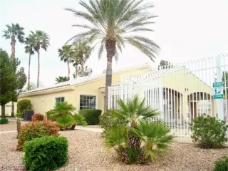 Photo #5: 2389006 Listing 