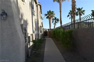 Photo #2: 2389027 Listing 