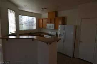 Photo #3: 2389027 Listing 