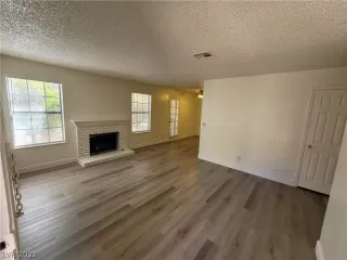 Photo #2: 2389040 Listing 