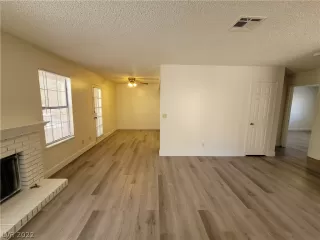 Photo #3: 2389040 Listing 