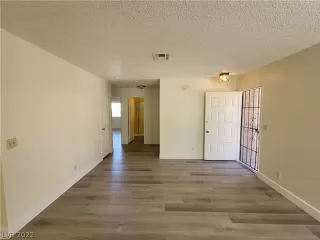 Photo #5: 2389040 Listing 