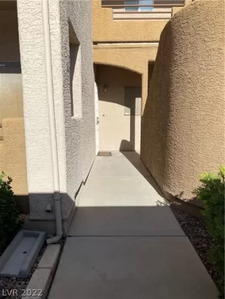 Photo #4: 2389058 Listing