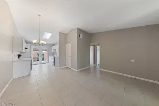 Photo #3: 2389059 Listing