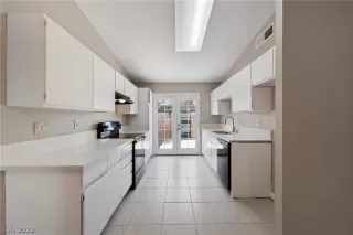 Photo #5: 2389059 Listing