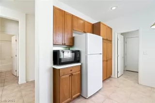 Photo #5: 2389090 Listing 