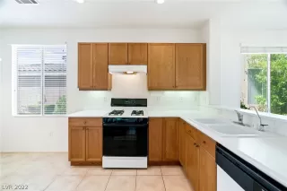 Photo #6: 2389090 Listing 