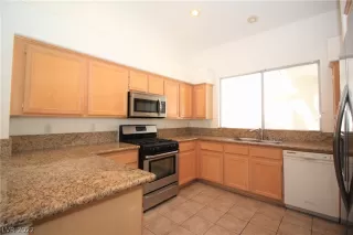 Photo #4: 2389153 Listing 