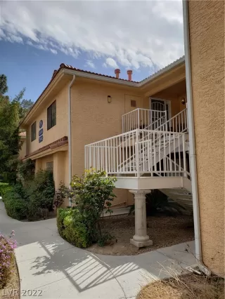 Photo #2: 2389174 Listing 