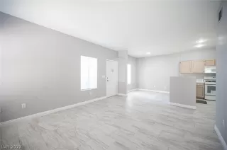 Photo #4: 2389175 Listing