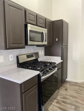 Photo #6: 2389186 Listing 