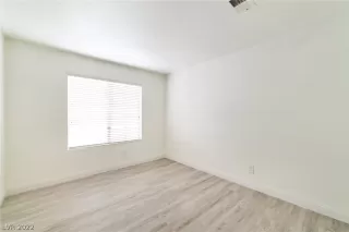 Photo #2: 2389187 Listing 